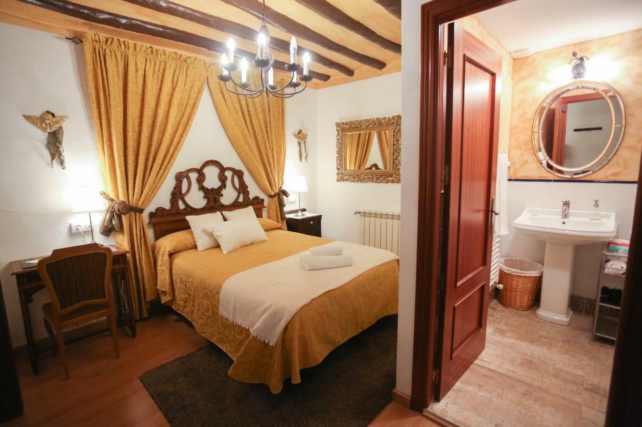 Casa Rural La Casona Urrea de Gaen Exteriör bild